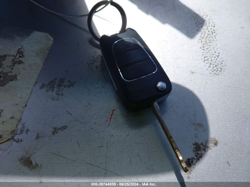 2011 Kia Soul + VIN: KNDJT2A27B7318750 Lot: 39744859