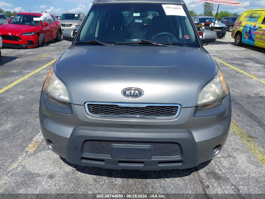 2011 Kia Soul + VIN: KNDJT2A27B7318750 Lot: 39744859