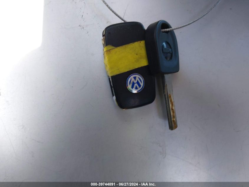 2000 Volkswagen Jetta Gls VIN: 3VWSC29M1YM001973 Lot: 39744891