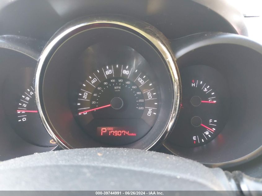 2011 Kia Soul + VIN: KNDJT2A22B7247232 Lot: 39744991