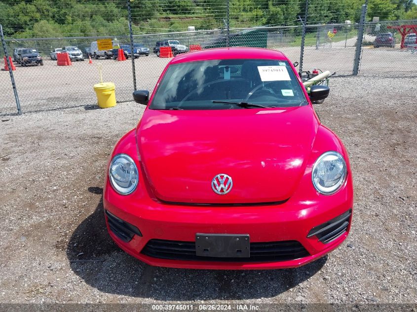 2017 Volkswagen Beetle #Pinkbeetle/1.8T Classic/1.8T S VIN: 3VWF17AT8HM626880 Lot: 39745011
