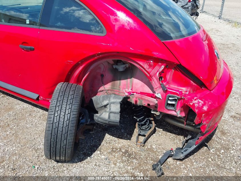 2017 Volkswagen Beetle #Pinkbeetle/1.8T Classic/1.8T S VIN: 3VWF17AT8HM626880 Lot: 39745011