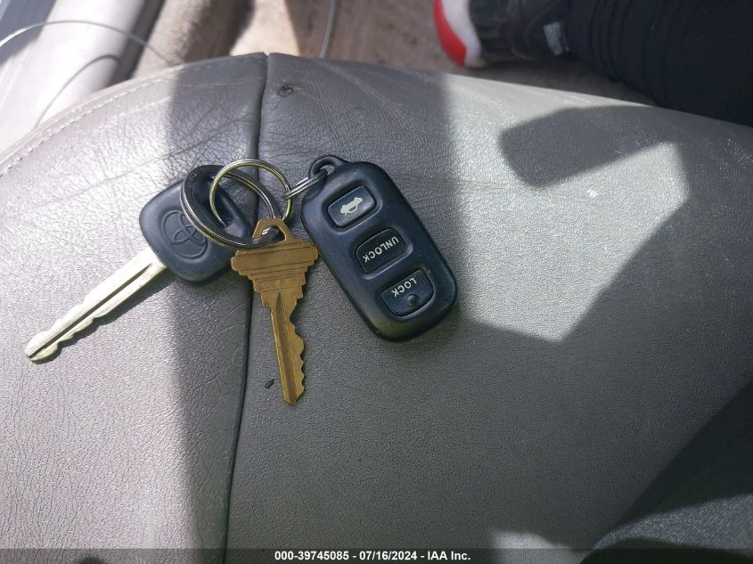 2003 Toyota Camry Le VIN: 4T1BE32K03U211024 Lot: 39745085