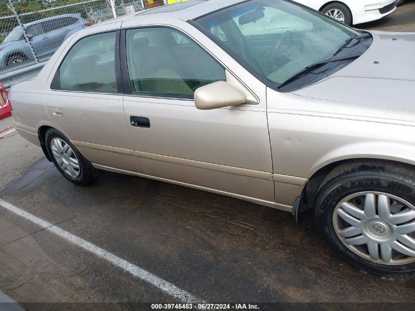 2000 Toyota Camry Le V6 VIN: 4T1BF22K3YU935711 Lot: 39745483