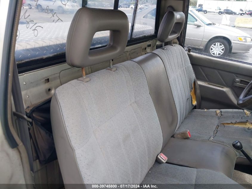 1995 Isuzu Conventional Short Bed VIN: JAACL11L5S7212428 Lot: 39745800