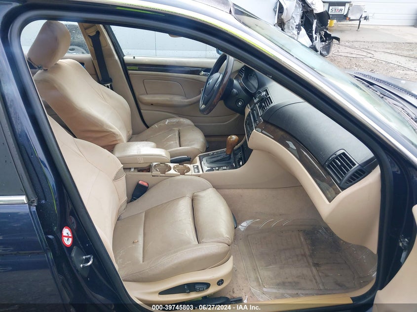 2002 BMW 330I VIN: WBAEV53472KM17669 Lot: 39745803