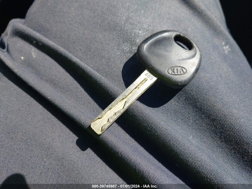 2011 Kia Sorento Lx VIN: 5XYKT4A16BG069061 Lot: 39745987