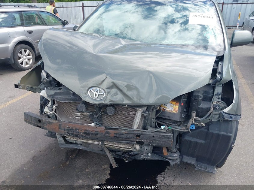 2011 Toyota Sienna Le V6 VIN: 5TDKK3DC5BS126752 Lot: 39746044