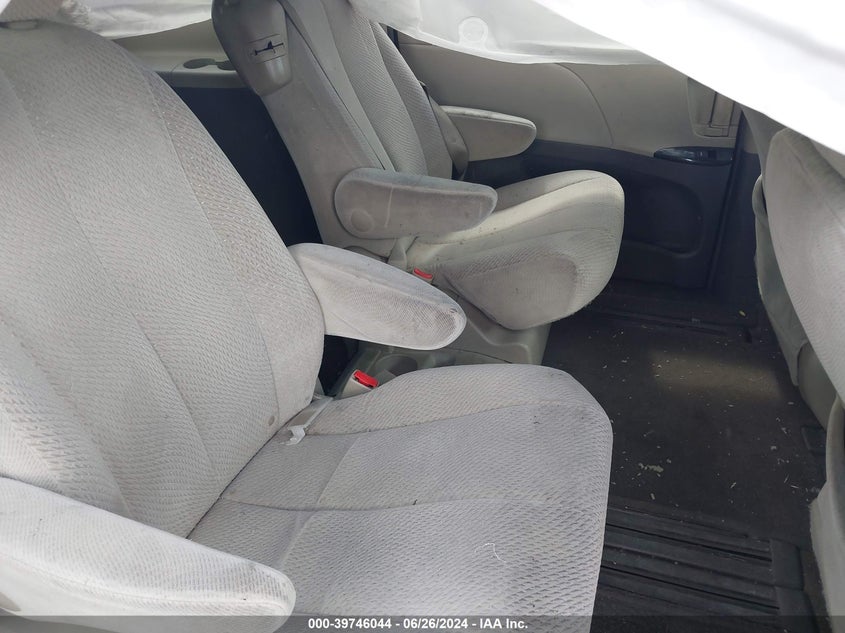 2011 Toyota Sienna Le V6 VIN: 5TDKK3DC5BS126752 Lot: 39746044