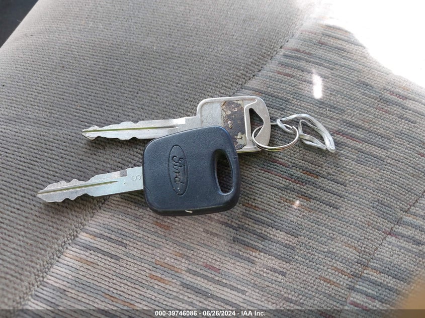 1999 Ford F-250 Lariat/Xl/Xlt VIN: 1FTNW21F3XED23362 Lot: 39746086