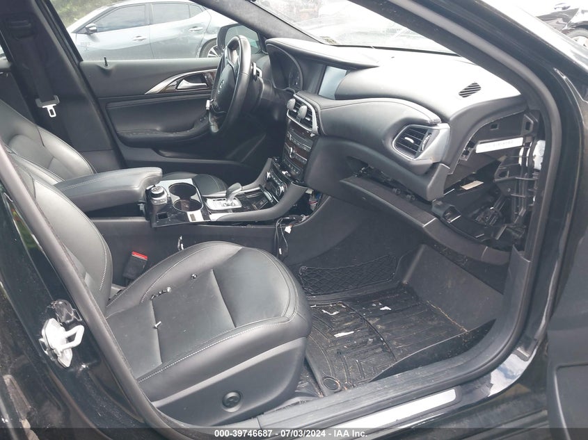 2018 Infiniti Qx30 Premium VIN: SJKCH5CR5JA059826 Lot: 39746687