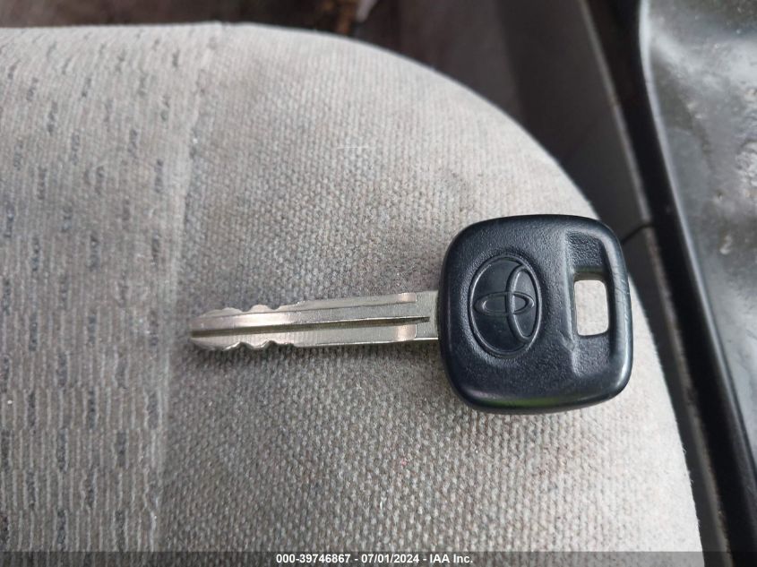 2003 Toyota Camry Le VIN: JTDBE32K830141638 Lot: 39746867