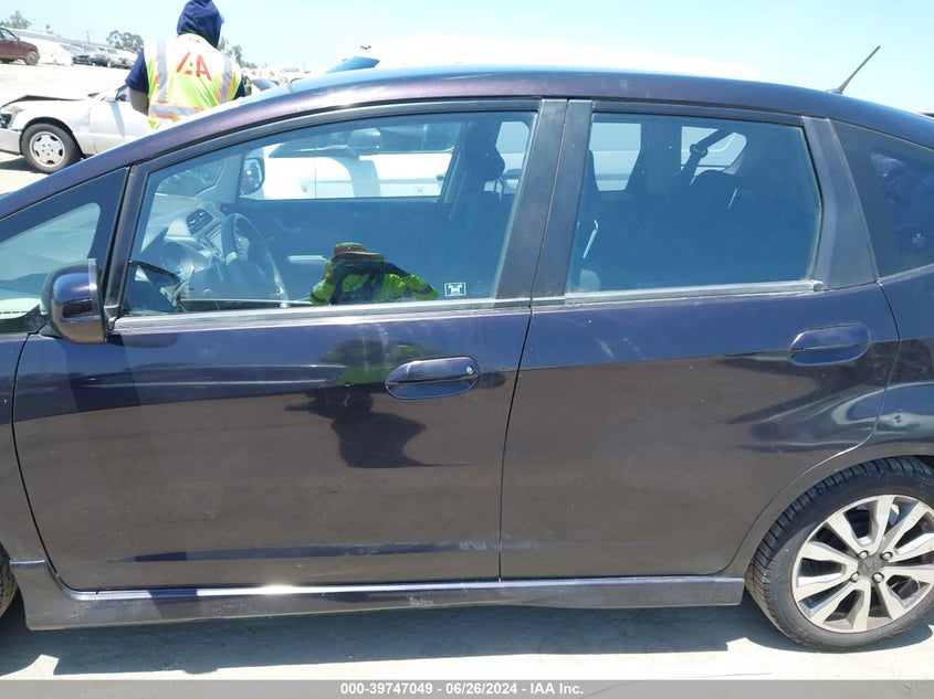 2013 Honda Fit Sport VIN: JHMGE8H66DC053859 Lot: 39747049