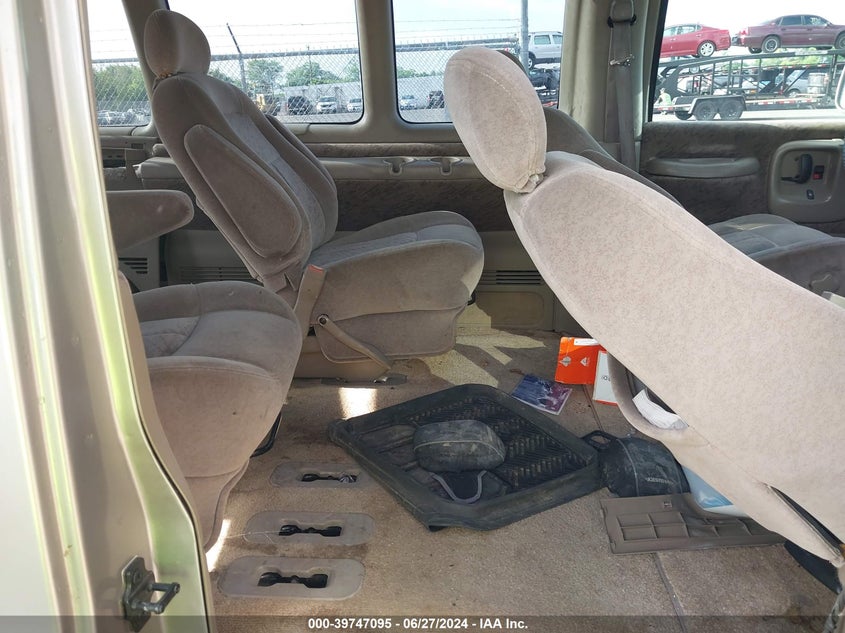 2002 Chevrolet Express Lt VIN: 1GNFG65R221119253 Lot: 39747095