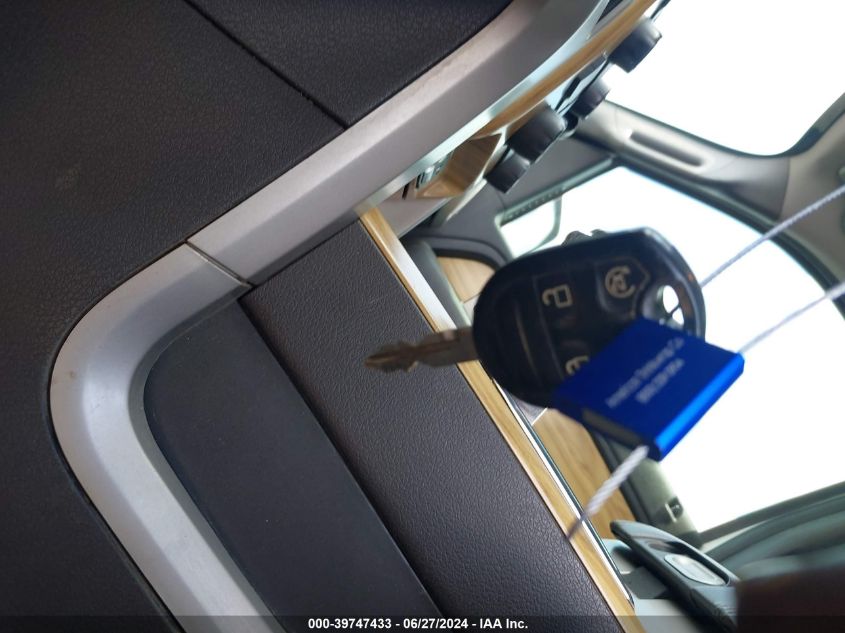 2011 Ford F-150 Lariat VIN: 1FTFW1CF3BFB61425 Lot: 39747433