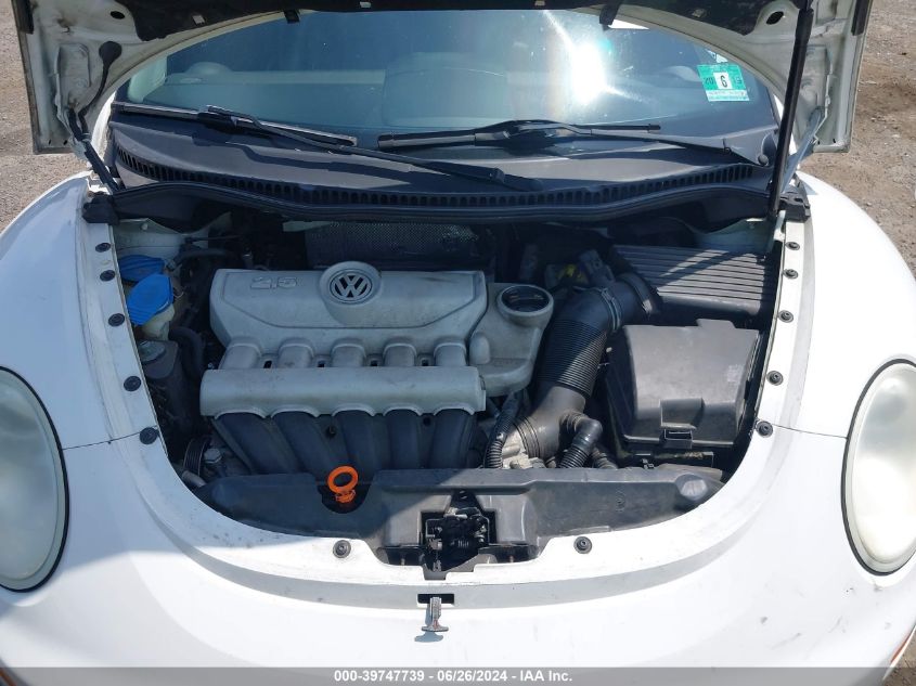 2010 Volkswagen New Beetle 2.5L Final Edition VIN: 3VWPW3AG0AM011098 Lot: 39747739