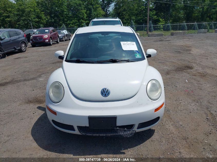 2010 Volkswagen New Beetle 2.5L Final Edition VIN: 3VWPW3AG0AM011098 Lot: 39747739