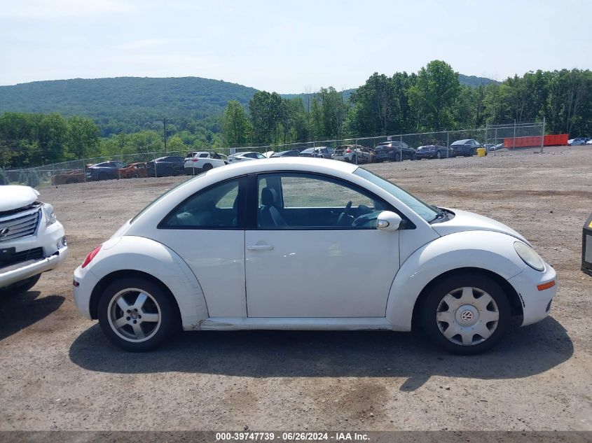 2010 Volkswagen New Beetle 2.5L Final Edition VIN: 3VWPW3AG0AM011098 Lot: 39747739