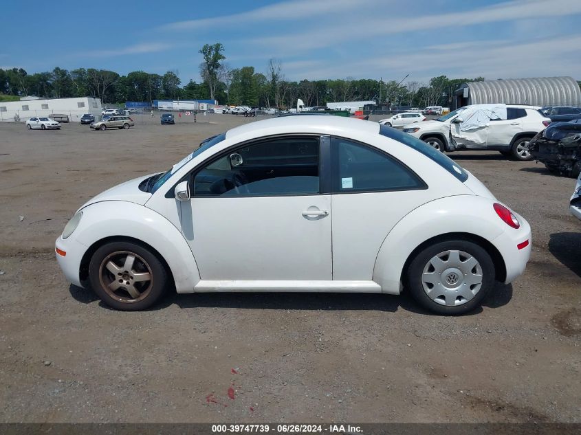 2010 Volkswagen New Beetle 2.5L Final Edition VIN: 3VWPW3AG0AM011098 Lot: 39747739