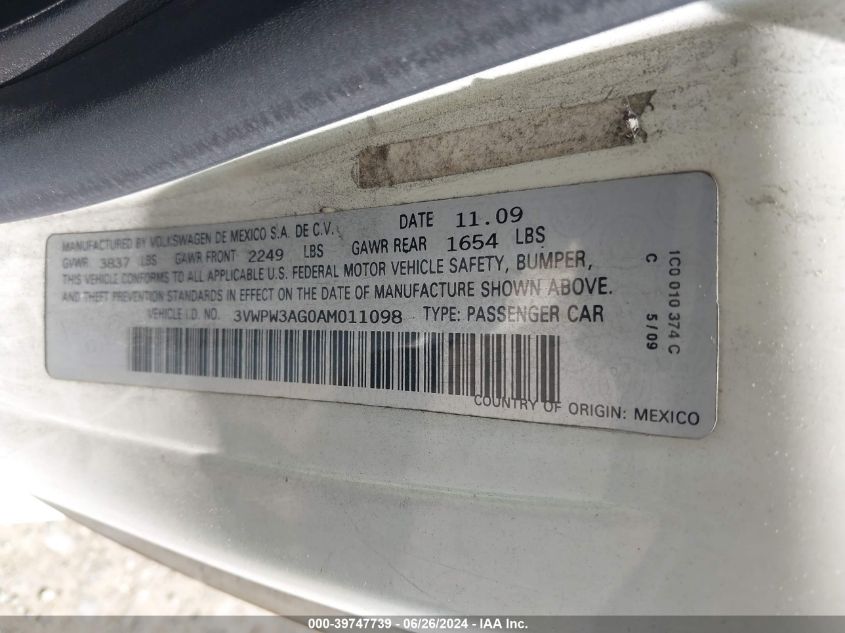 2010 Volkswagen New Beetle 2.5L Final Edition VIN: 3VWPW3AG0AM011098 Lot: 39747739