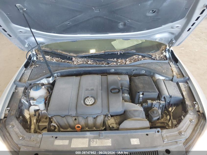 2013 Volkswagen Passat 2.5L Wolfsburg Edition VIN: 1VWAH7A39DC144842 Lot: 39747952