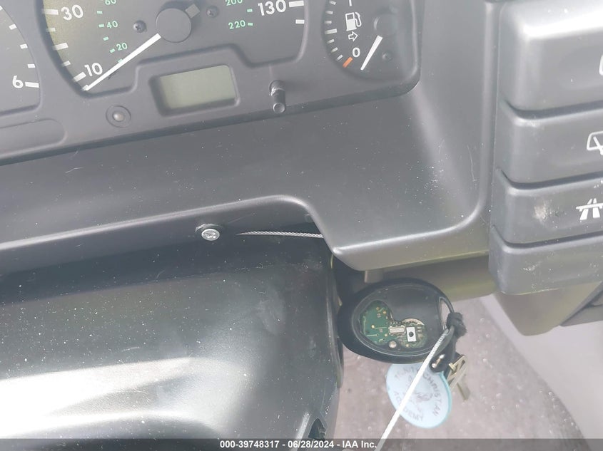 2000 Land Rover Discovery Ii VIN: SALTY1248YA233781 Lot: 39748317