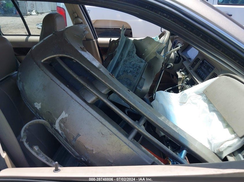 2004 Mercury Grand Marquis Ls VIN: 2MEFM75W94X667854 Lot: 39748806