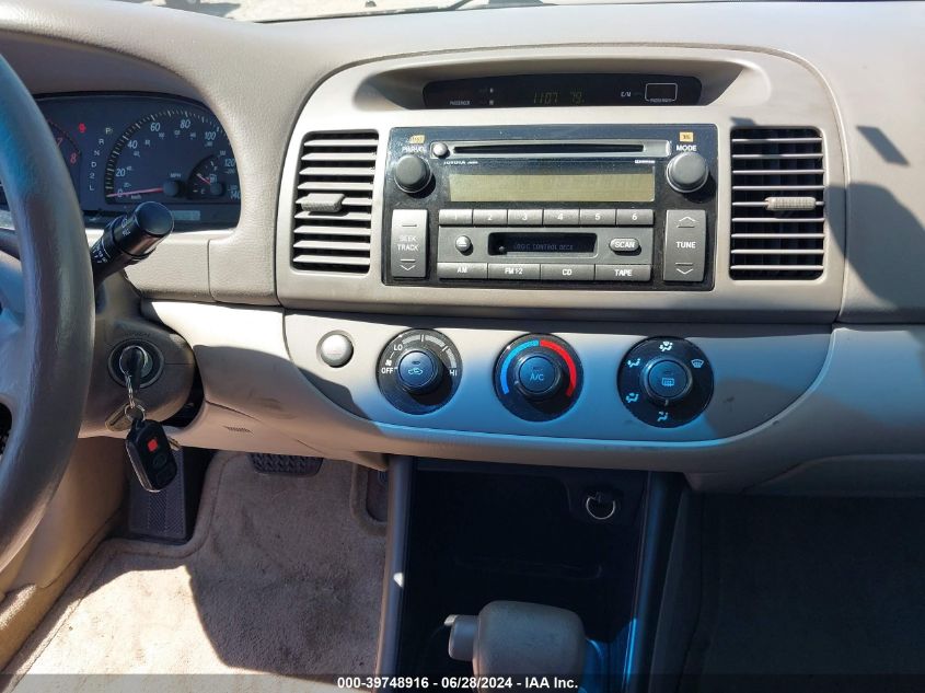 2004 Toyota Camry Le/Xle/Se VIN: 4T1BE30K44U266483 Lot: 39748916