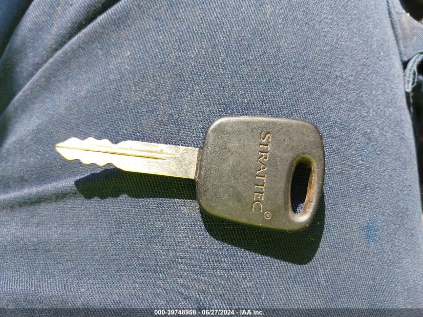 2000 Ford F150 VIN: 1FTRX17L2YKA03913 Lot: 39748958