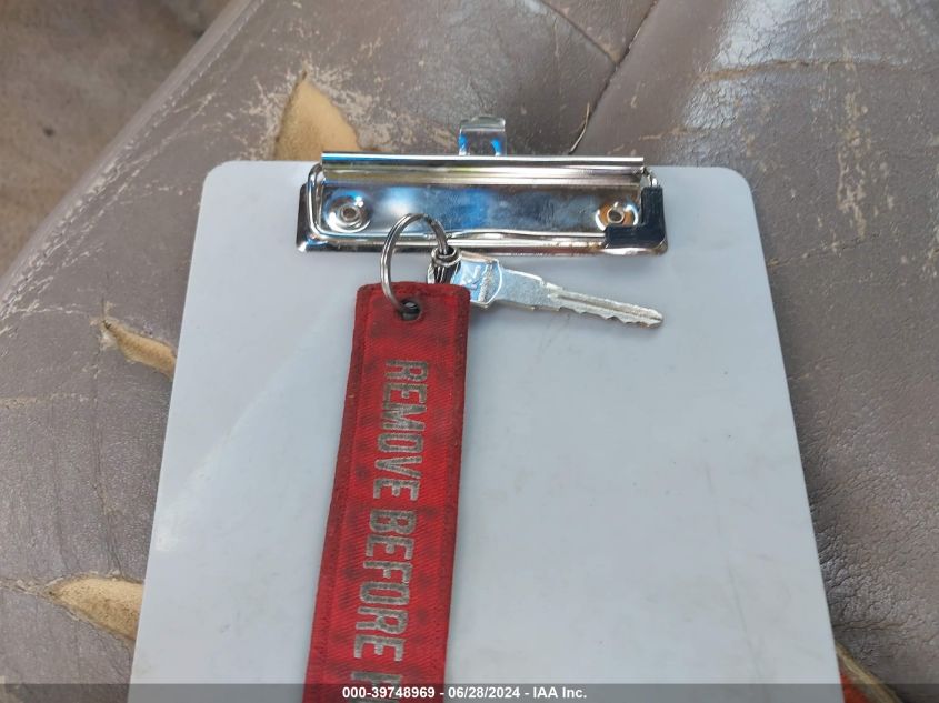 2000 Buick Park Avenue VIN: 1G4CW52K9Y4185656 Lot: 39748969