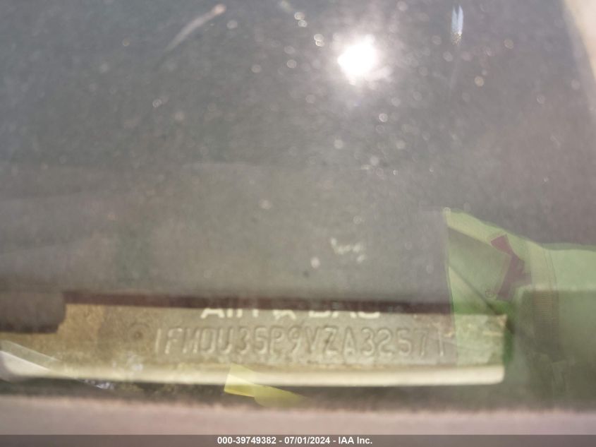 1997 Ford Explorer Eddie Bauer/Limited/Xlt VIN: 1FMDU35P9VZA32571 Lot: 39749382