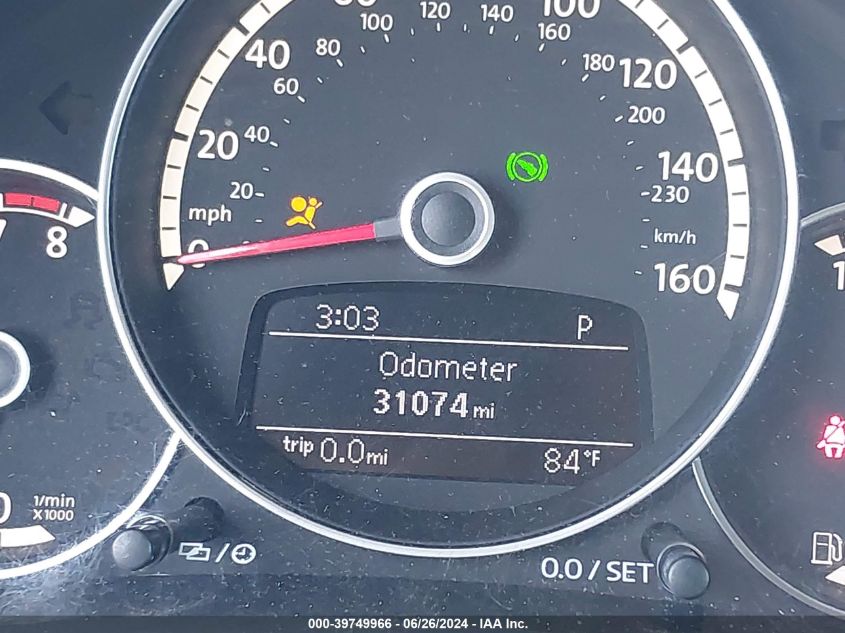 2013 Volkswagen Beetle 2.0T VIN: 3VW7T7AT1DM833166 Lot: 39749966