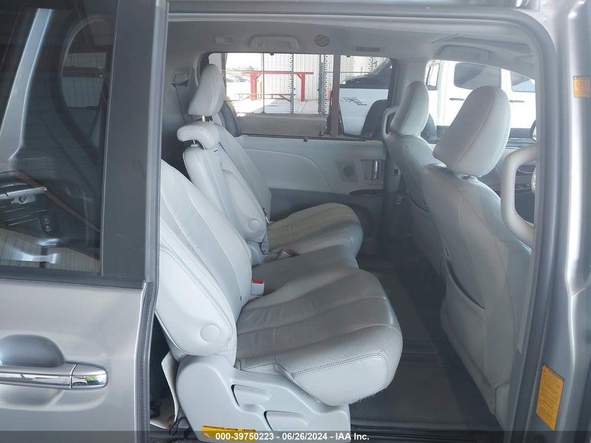 2011 Toyota Sienna Xle V6 VIN: 5TDYK3DC6BS176005 Lot: 39750223