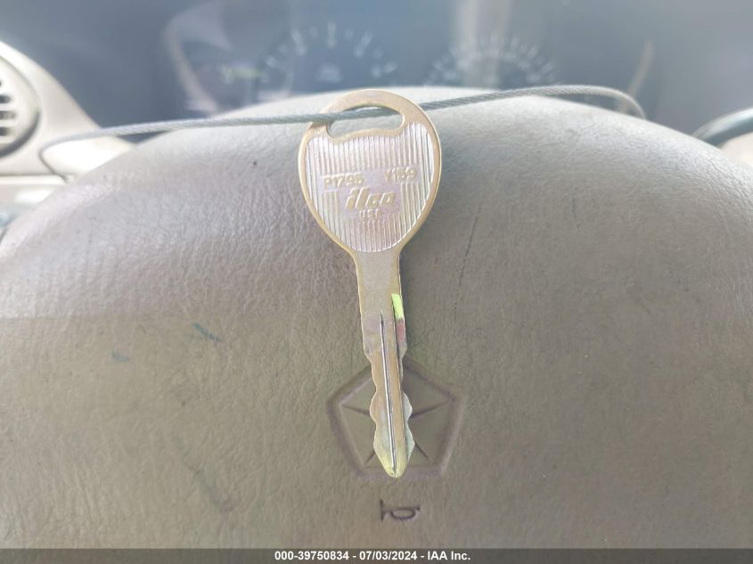 1996 Chrysler Town & Country Lxi VIN: 1C4GP64L8TB417599 Lot: 39750834