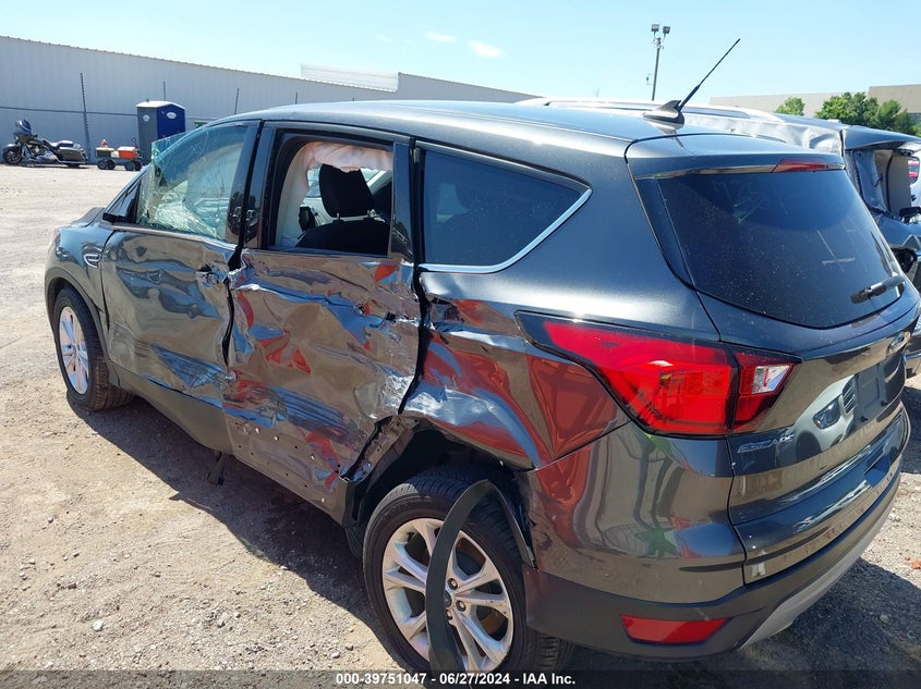 VIN 1FMCU0GDXKUB57357 2019 FORD ESCAPE SE
