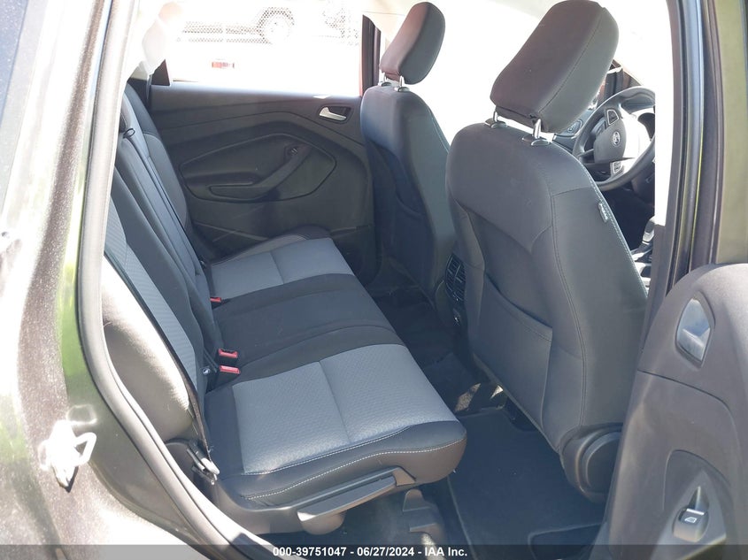 VIN 1FMCU0GDXKUB57357 2019 FORD ESCAPE SE