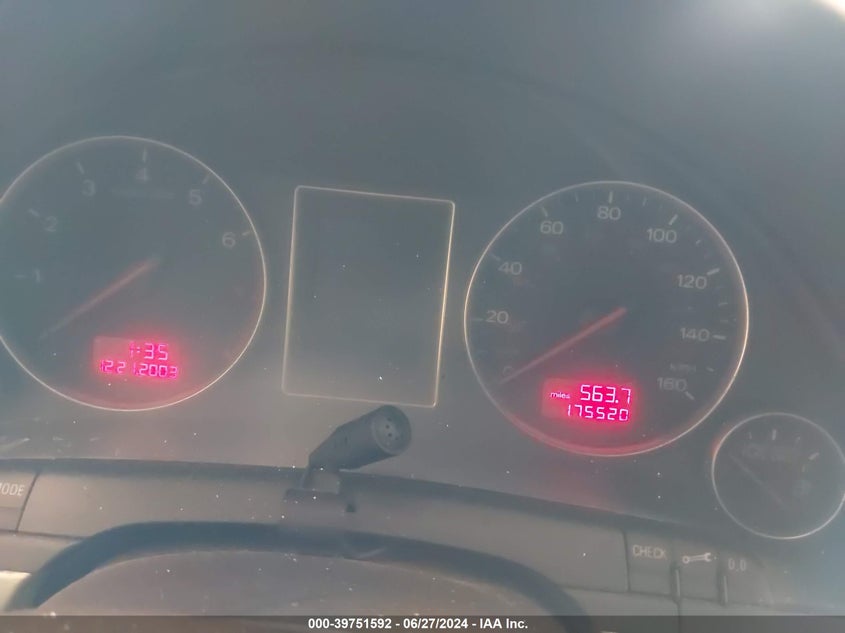 2004 Audi A4 1.8T Quattro VIN: WAULC68E54A250807 Lot: 39751592