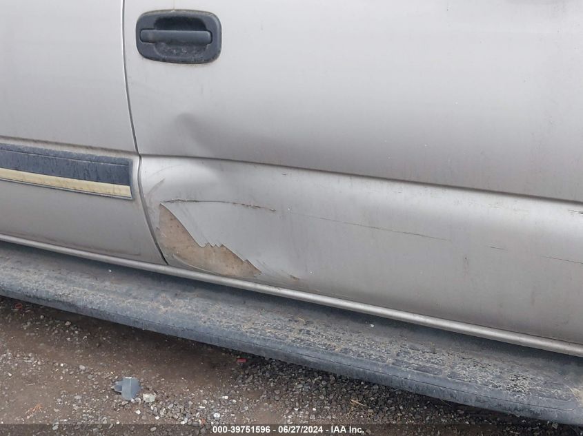 2004 Chevrolet Suburban 1500 Ls VIN: 1GNEC16TX4J239177 Lot: 39751596