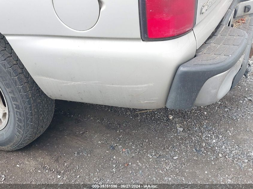 2004 Chevrolet Suburban 1500 Ls VIN: 1GNEC16TX4J239177 Lot: 39751596