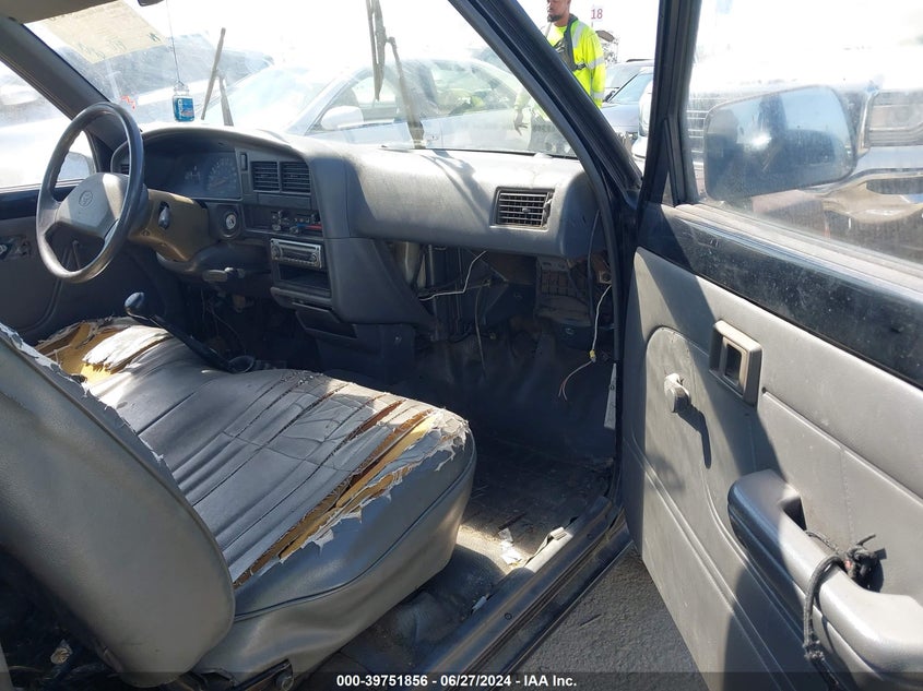 1992 Toyota Pickup 1/2 Ton Short Wheelbase VIN: JT4RN81A6N0089045 Lot: 39751856