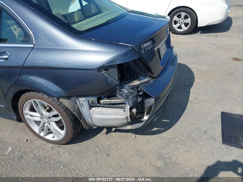 2013 Mercedes-Benz C 300 Luxury 4Matic/Sport 4Matic VIN: WDDGF8AB9DA885686 Lot: 39752727