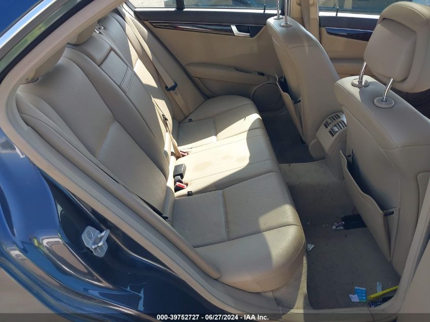 2013 Mercedes-Benz C 300 Luxury 4Matic/Sport 4Matic VIN: WDDGF8AB9DA885686 Lot: 39752727