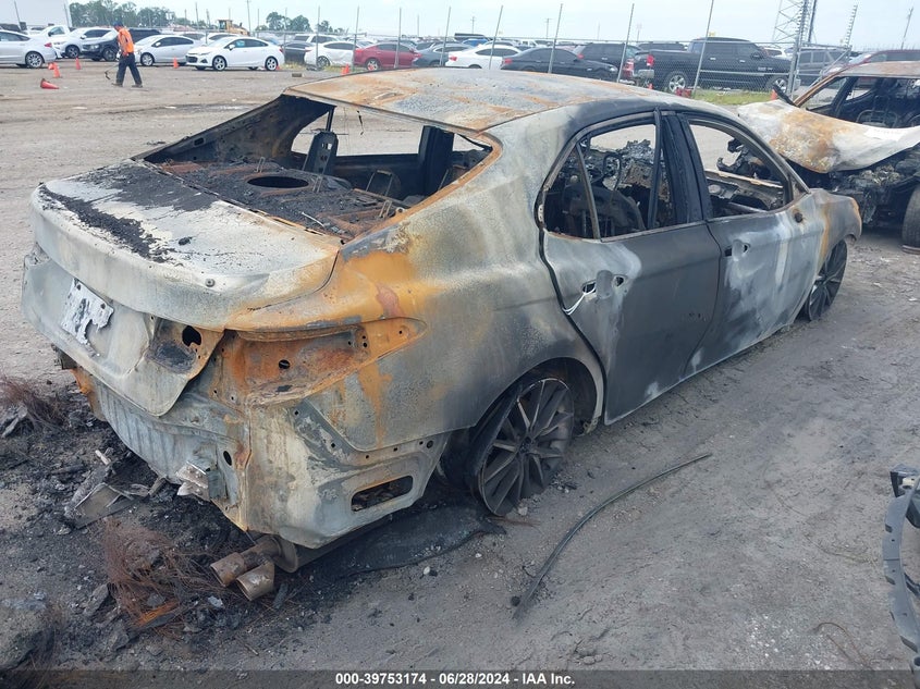 2021 TOYOTA CAMRY SE - 4T1G11AK1MU522163