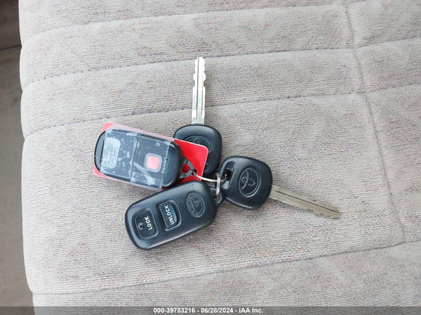 2000 Toyota Sienna Xle VIN: 4T3ZF13C9YU250734 Lot: 39753216