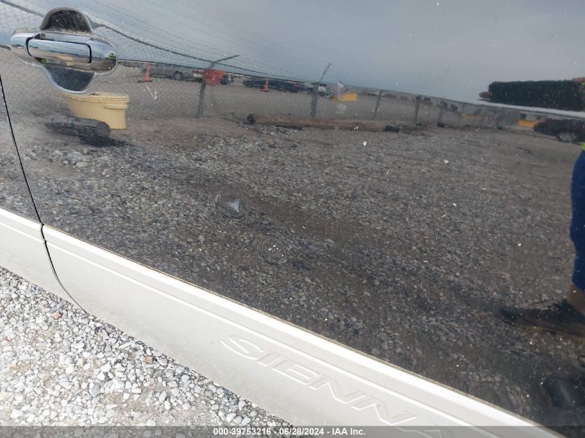 2000 Toyota Sienna Xle VIN: 4T3ZF13C9YU250734 Lot: 39753216