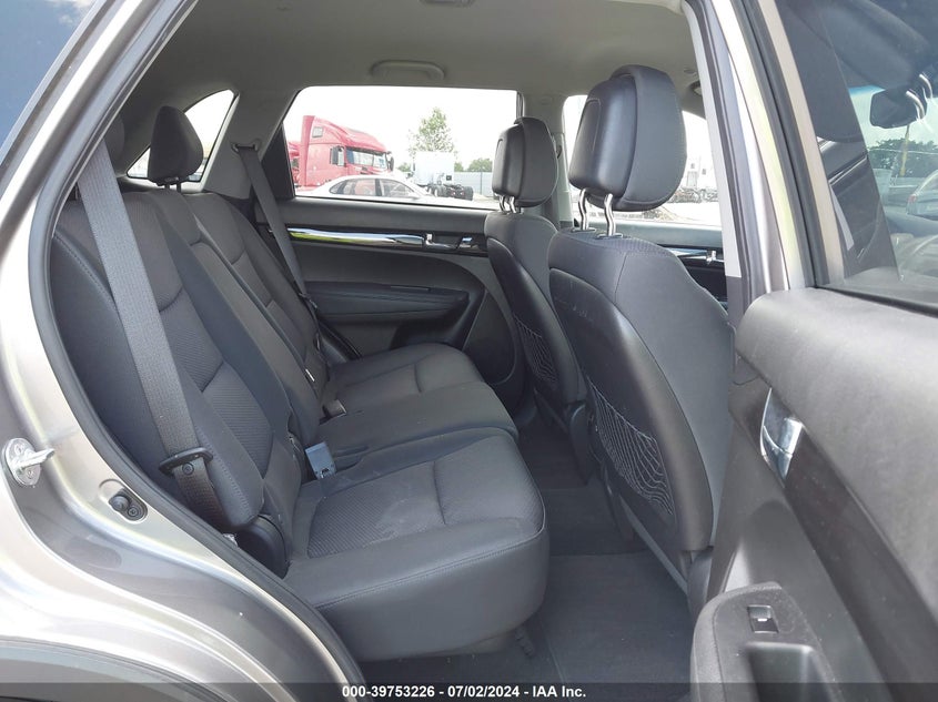 2011 Kia Sorento Lx VIN: 5XYKT3A1XBG011934 Lot: 39753226