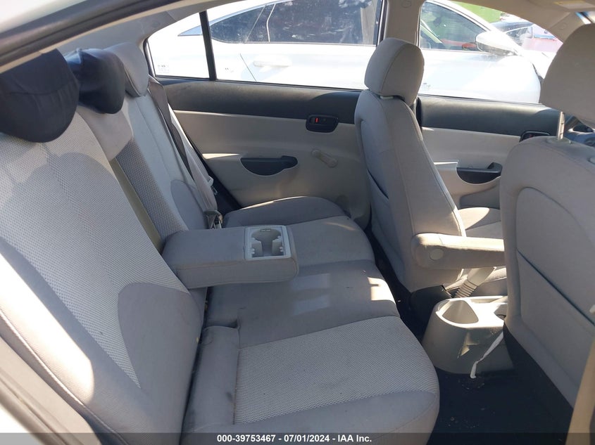 2008 Hyundai Accent Gls VIN: KMHCN46C58U189929 Lot: 39753467