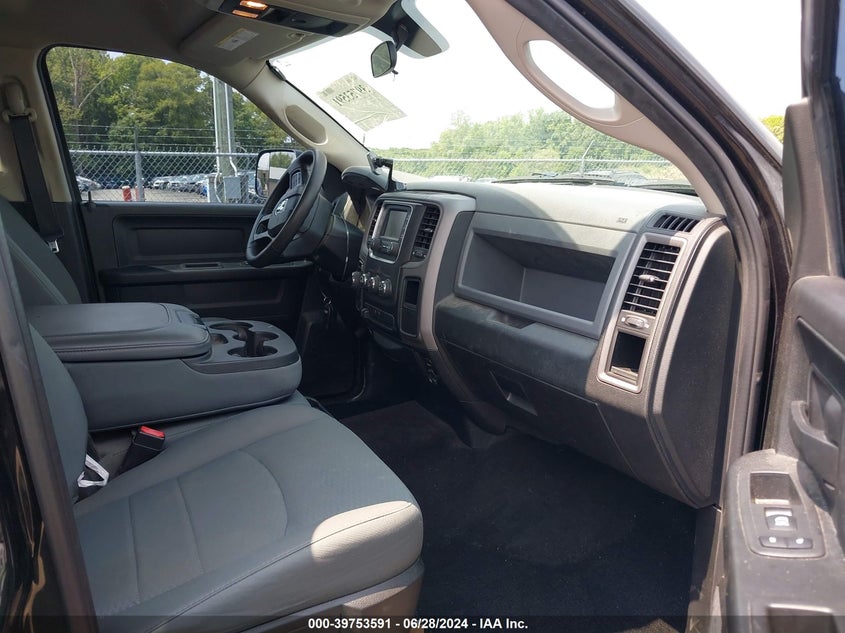 2017 RAM 1500 EXPRESS  4X4 5'7 BOX - 1C6RR7KT8HS834196