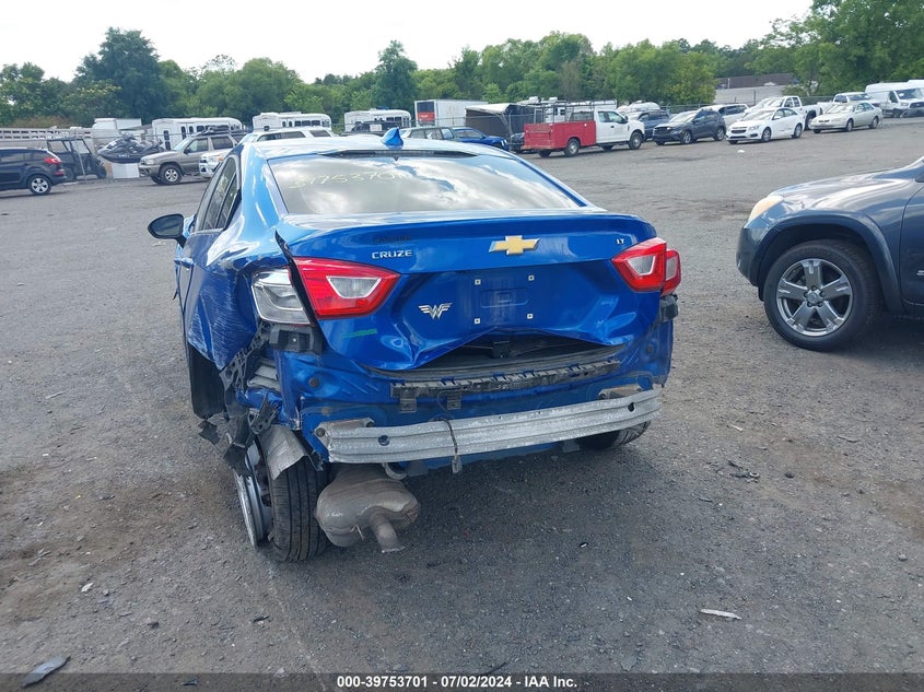 2018 CHEVROLET CRUZE LT - 1G1BE5SM2J7222175