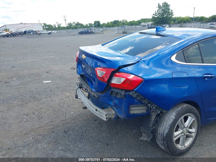 2018 CHEVROLET CRUZE LT - 1G1BE5SM2J7222175